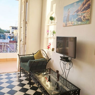 Acogedor apartamento ubicado a una cuadra del parque John Lennon. Ideal para largas estancias de estudiantes y familias. - Img 117936999