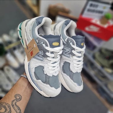 New Balance 2002 R #42 43 44 Precio 75 usd VEDADO - 2/4