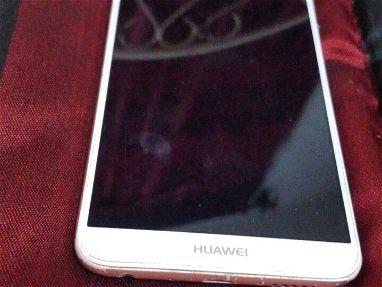 Huawei P10 parado por batería y detalles en los botones - Img main-image-45697537