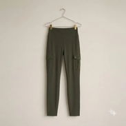 Leggings Estilo Cargo con Efecto Push-Up – Verde Oliva Talla S - Img 57884369
