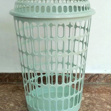 Cesto de plástico calado. - 2/2
