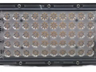 TIENE 50W DE POTENCIA DE LUZ LED - REFLECTOR LED DE 50 W LUZ BLANCA PARA EXTERIOR NUEVO EN CAJA, CON OFERTAS - Img 32894354