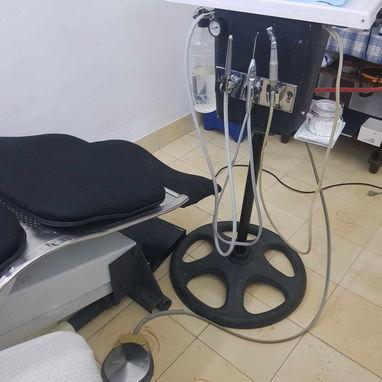 Sillon de estomatologia con compresor - 2/2