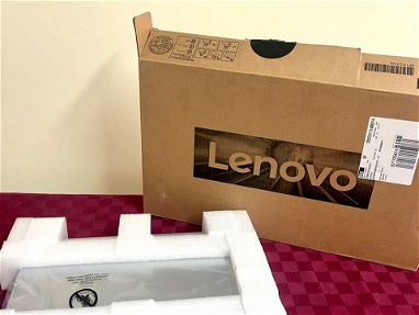 Laptop Lenovo nueva en caja a estrenar - Img 68893291
