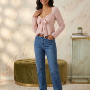Blusa Estilo "Cider" de Encaje Texturizado en Rosa Palo con Lazo Frontal - Talla L 15 - Img 55890859