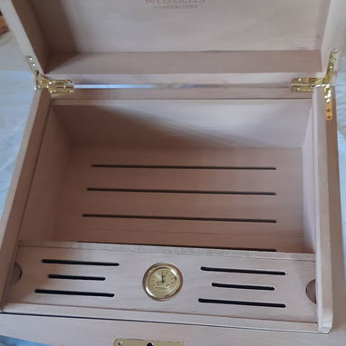Humidor para tabacos - Img 122824357