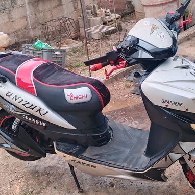 Venta de moto eléctrica sin batería, todo en perfecto estado - Img 124040304