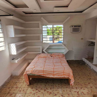 Alquilo Apto 190US playa 9na y90 54664765 Tiene sala comedor, cocina, baño, cuarto grande. Agua calient, aire acondicion - 6/7