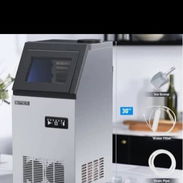 Maquina de hielo de 110 libras de hielo diarias Sólo 2 disponibles 1800 usd - Img 56424354