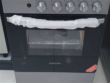 Se vende Cocina marca Samsung de 4 hornillas nueva - Img main-image