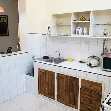 🏡Cod.Z Alquiler  en el  Vedado – 2 habitaciones + baño + balcón - Img 115274582