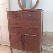 40 USD- MUEBLE MUY ANTIGUO DE CAOBA TIPO GABINETE DE CUARTO CON SU ESPEJO MEDIA LUNA 2 GAVETAS GRANDES Y DOS PEQUEñAS Y - Img 58492157
