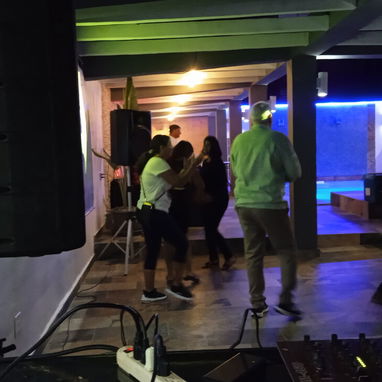 Servicio de Dj con audio y pantalla - Img 103298459