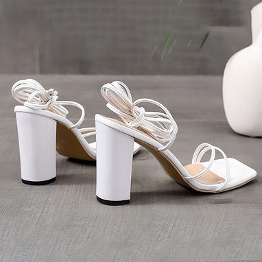 Tacones blancos elegantes - 2/3