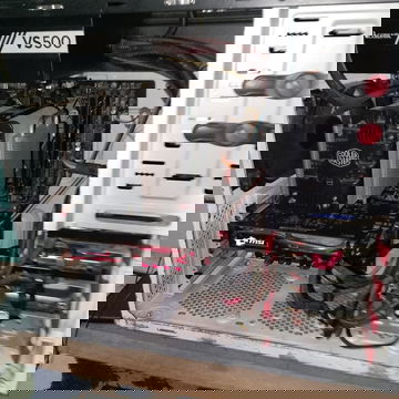 Se vende torre de PC - 350USD o Cambio por menor y vuelto