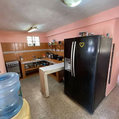 Casa en oferta🔖  📍Ubicación: Cerro, interior un pasillo con 2 apartamentos - 4/10
