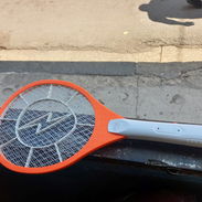 Raqueta recargable mata mosquitos y moscas - Img 55801555