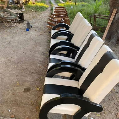 Sillones de madera capitoneados y tapizados - 4/8