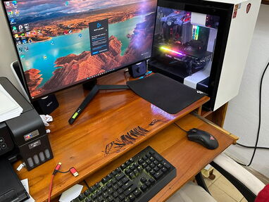 PC Super Gamer con mesa incluida 1800USD - Img main-image
