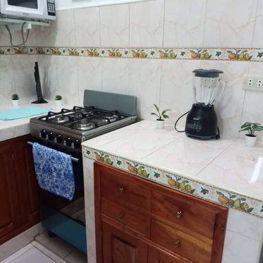 Renta Lineal Vedado bajos cerca de la Universidad y la Rampa. 300 usd 53582376 - 5/10
