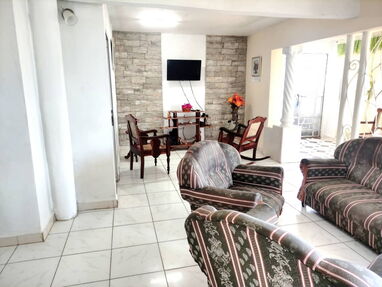 Se renta casa grande y confortable de 5 habitaciones en la playa de guanabo con piscina. 54026428 - Img 30907734