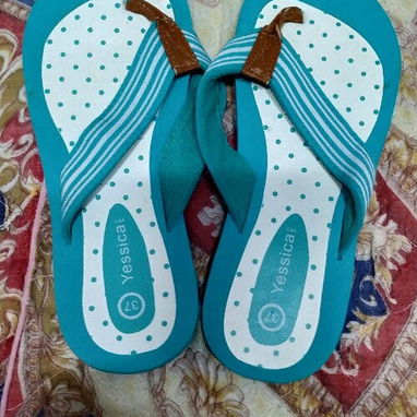 Chancletas de mujer marca francesa Yessica # 37. Nuevas - Img 86199045