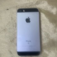 Vendo o cambio iPhone Se 1ra.Gen.Libre de ICloud. Precio 40.00 USD - Img 56240791