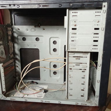Se vende chasis, microprocesador, lector de dvd y cable conector de disco SATA. - Img 123777974