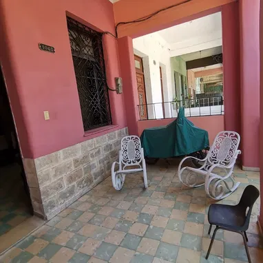 Se vende casa de 3 habitaciones en el vedado - Img 124066346