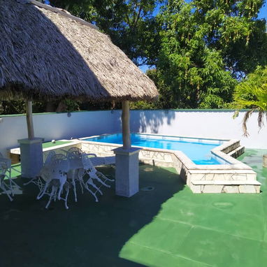 Disponible desde ya casa Odaya. Estsmis lejos de la playa pero las condiciones de la casa son excelentes..whatssap 5 295 - 4/9