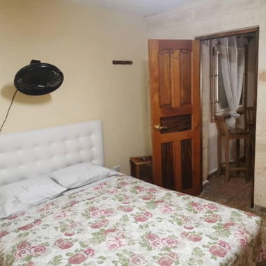 Alquiler de casa en la playa con piscina en Guanabo. Renta de casa en la playa La Conchita con piscina ideal para pareja - Img 120967717