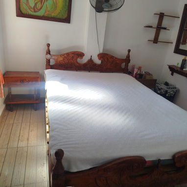 CAMA CAMERA DE CEDRO CON COLCHON Y MESITAS - Img 124634162