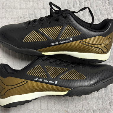 🔥Zapatillas De Futsal o Futbol Sala disponible números del 39 al 44 . 💰Precio : 30 USD - 2/2