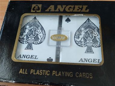 Juego de cartas doradas, plásticas, para jugar canastas. - Img main-image