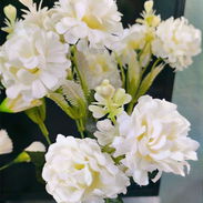 Flores artificiales para decorara negocios y espacios personales - Img 54927095