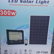 Lampara solar de 300w con su panel solar - Img 54922102