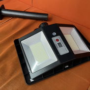 Lámpara de exterior de 200w con panel solar - Img 52401650