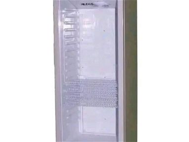 Nevera exhibidora y refrigerador de 3 puertas - Img main-image
