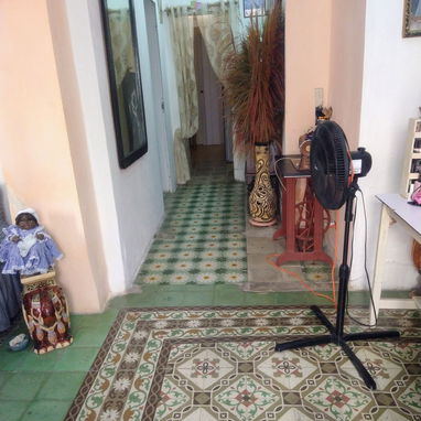 SE VENDE ESTA CASA PUERTA CALLE EN CENTRO HAVANA CERCA DE INFANTA Y SAN LÁZARO. NO GESTORES POR FAVOR - 4/10
