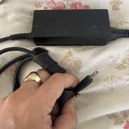 Cargador de laptop hp punta fina azul - Img 56378779