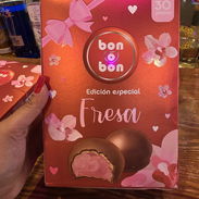 Cajas ee bombones con relleno de fresas - Img 55316313