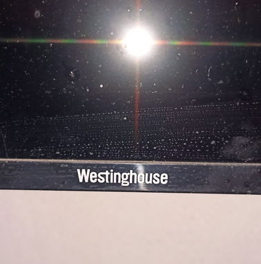 TV Westinghouse 58 pulgadas con soporte de la pared y cable HDMI. - Img 86535225