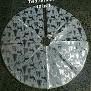 Falda de arbol de navidad. 78cm de  Diámetro, tela como satinada - Img 58261520