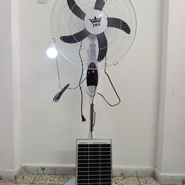 Ventilador Recargable de Pedestal JMD con Panel Solar. Batería de Litio. Duración de + 10 horas en velocidades medias. - Img 123314920