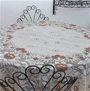 Vendo mesa grande de 6 sillas de hierro y cristal - Img 45956806