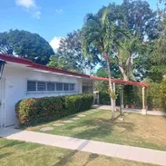 Casa independiente en Siboney con amplio patio, garaje para varios autos, 4 cuartos 3 baños - Img 57516283
