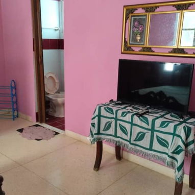 SE RENTA HABITACIÓN LEGAL POR MES PARA UNA/UN ESTUDIANTE EXTRANJERO EN VEDADORAMPA - Img 110796601