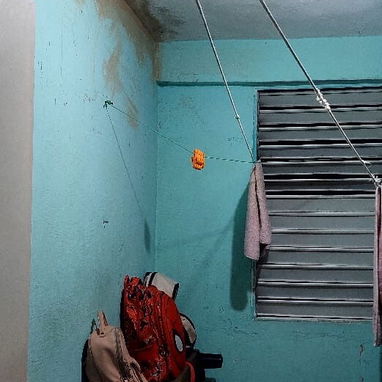 Vendo casa en el cerro con servicios garantizados - 6/10