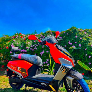 *〽️MOTO ELECTRICA TOPMAQ E4〽️*  ⚙️ Especificaciones: • Motor: 3000 W • Voltaje: 72 V • Batería: 45 Ah • Controlador / Ca - 4/7