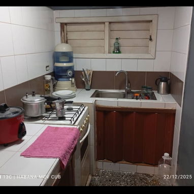 150 USD MENSUALES ALQUILO APTO INDEPENDIENTE EN PLAYA EXCELENTE OFERTA Y ZONA MUY BUENA - Img 121267689
